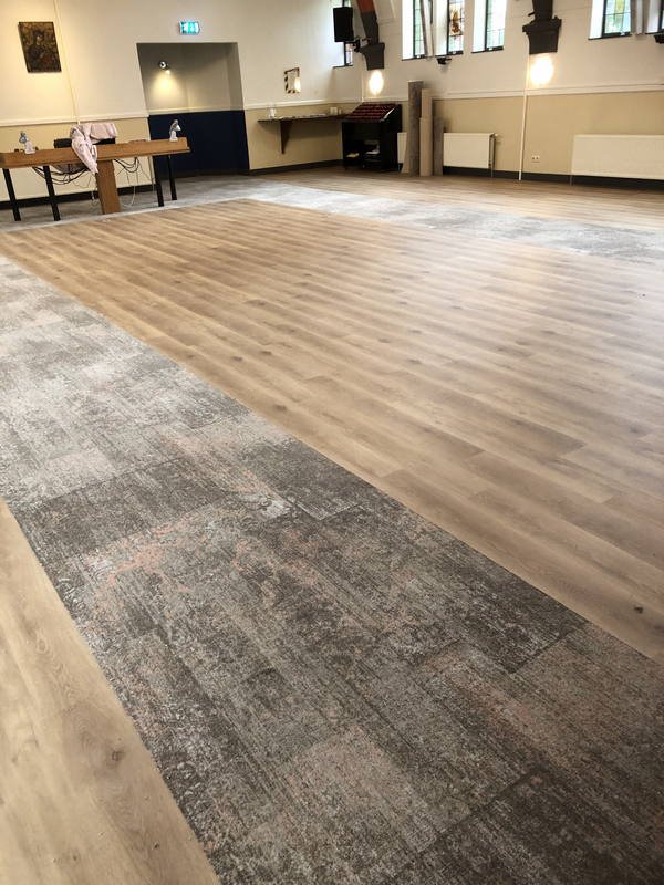 Nieuwe vloer en stoelen 2021-02-18