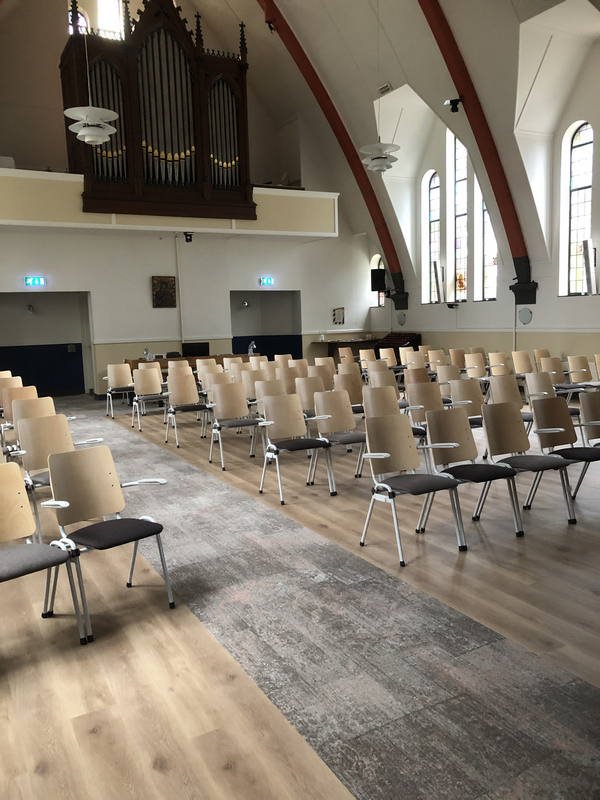 Nieuwe vloer en stoelen 2021-02-18