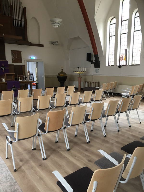 Nieuwe vloer en stoelen 2021-02-18