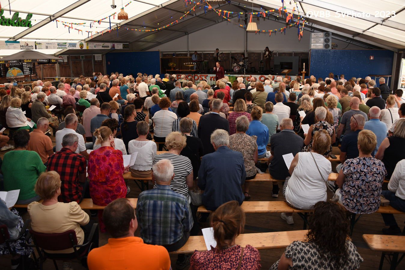 Kerkdienst in de feesttent met ds. Fred Omvlee 13-08-2023