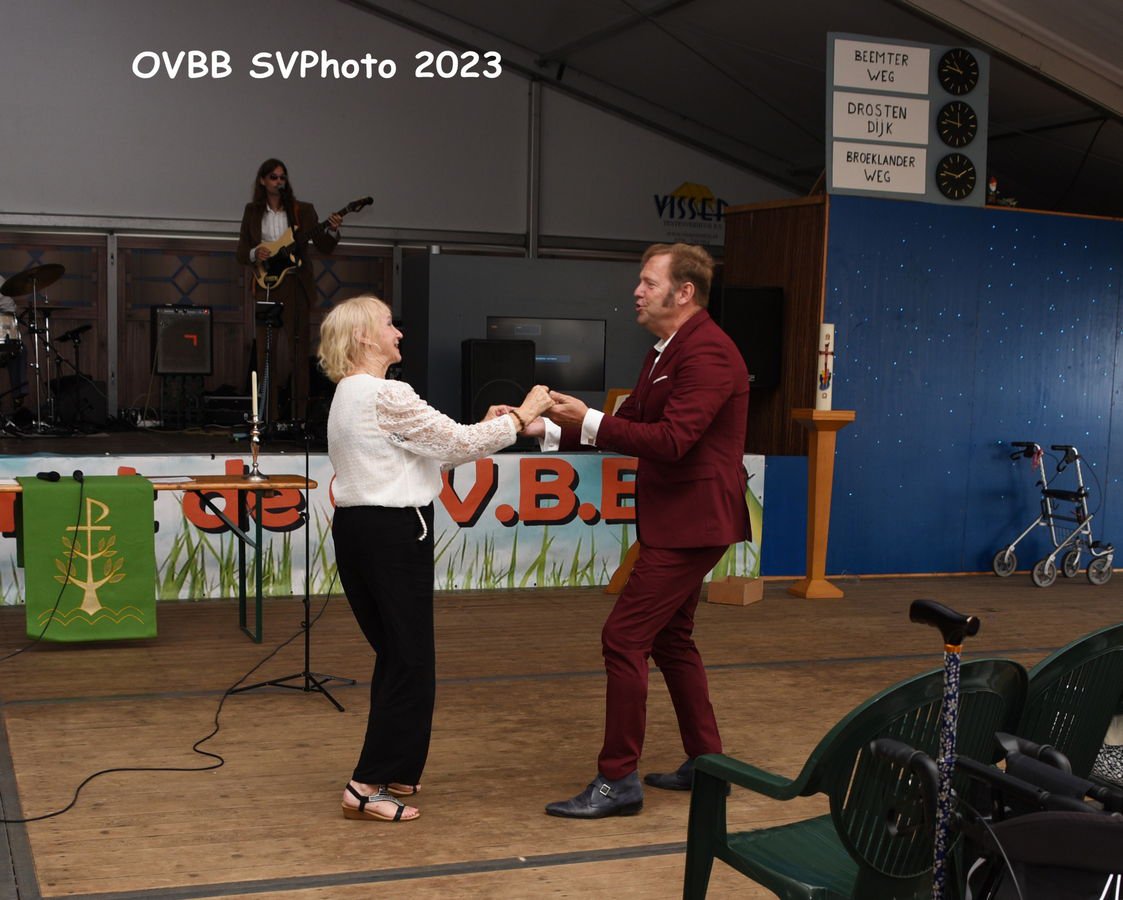 Kerkdienst in de feesttent met ds. Fred Omvlee 13-08-2023