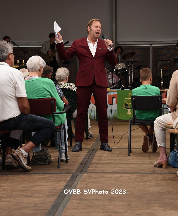 Kerkdienst in de feesttent met ds. Fred Omvlee 13-08-2023